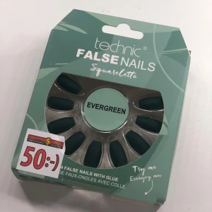  Lösnaglar från Technic - ❗️Köp inte via ”köp nu” endast swish❗️Säljer ett set med lösnaglar från Technic i färgen Evergreen. Naglarna har en squarletto-form. Perfekt för en snabb och stilren manikyr. Aldrig använda 