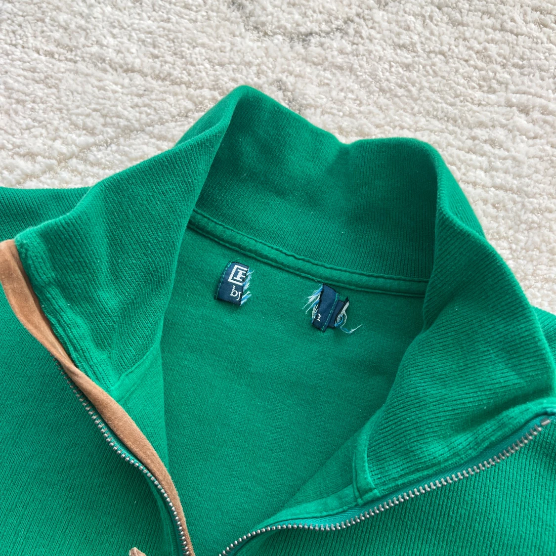 Grön tröja med dragkedja och broderi - 4