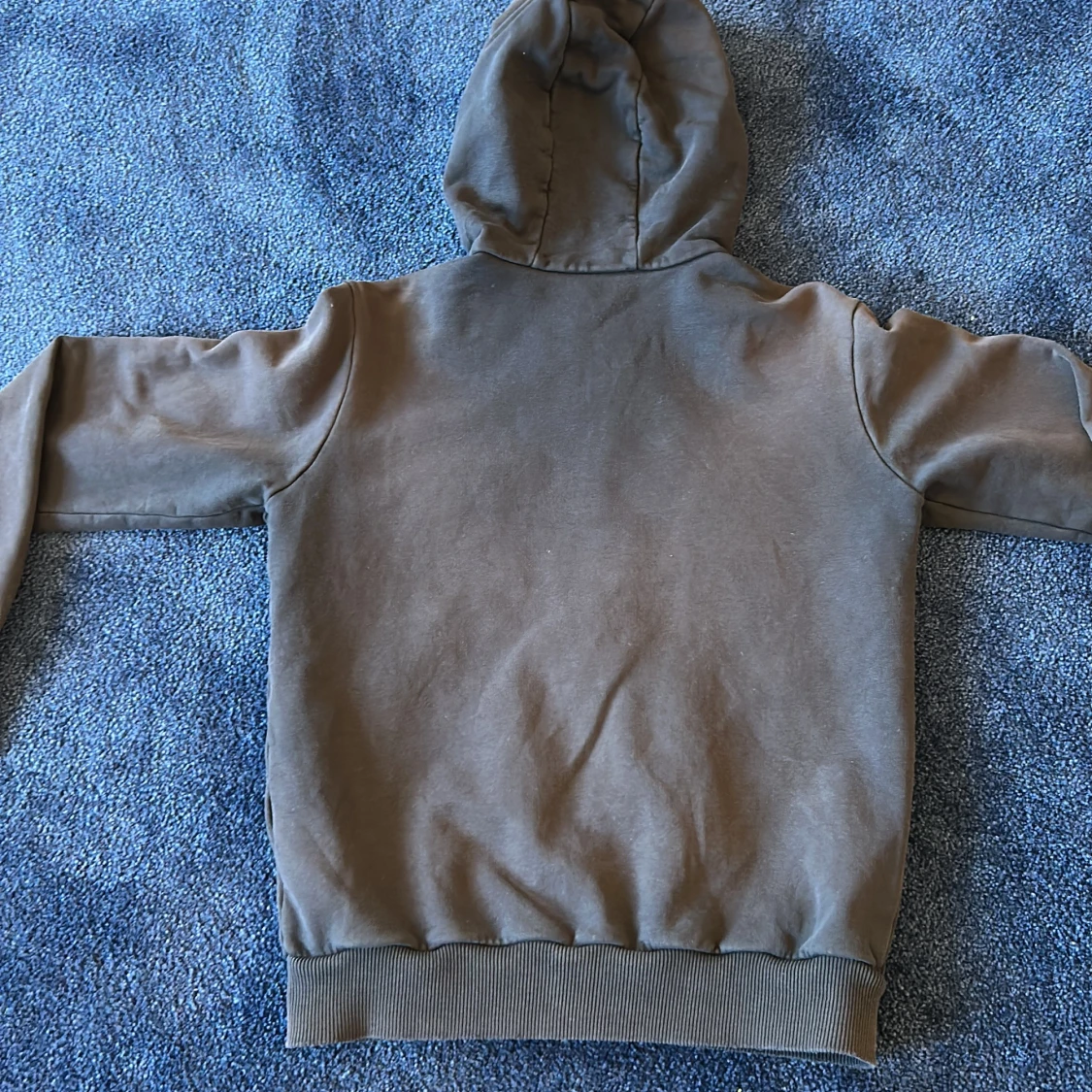 Grå hoodie från Moncler - 2