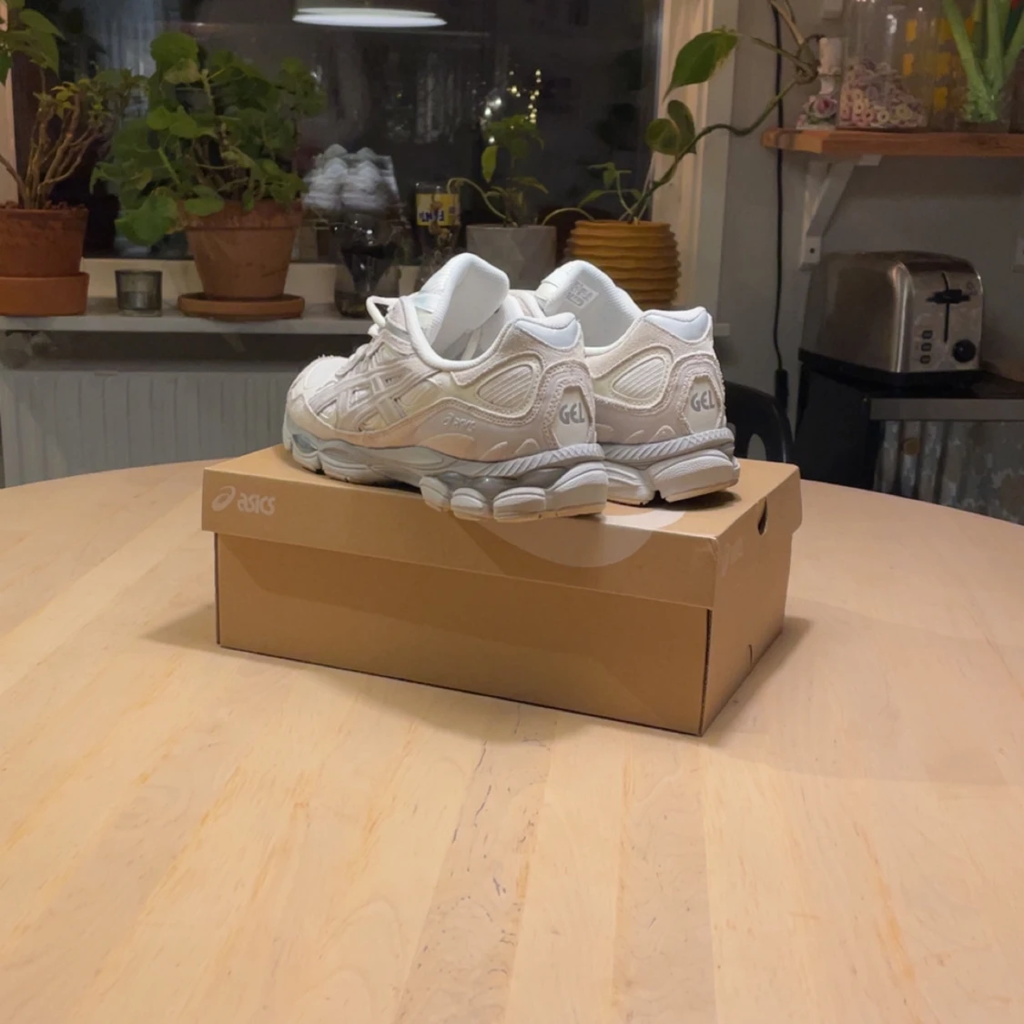 Vita sneakers från Asics