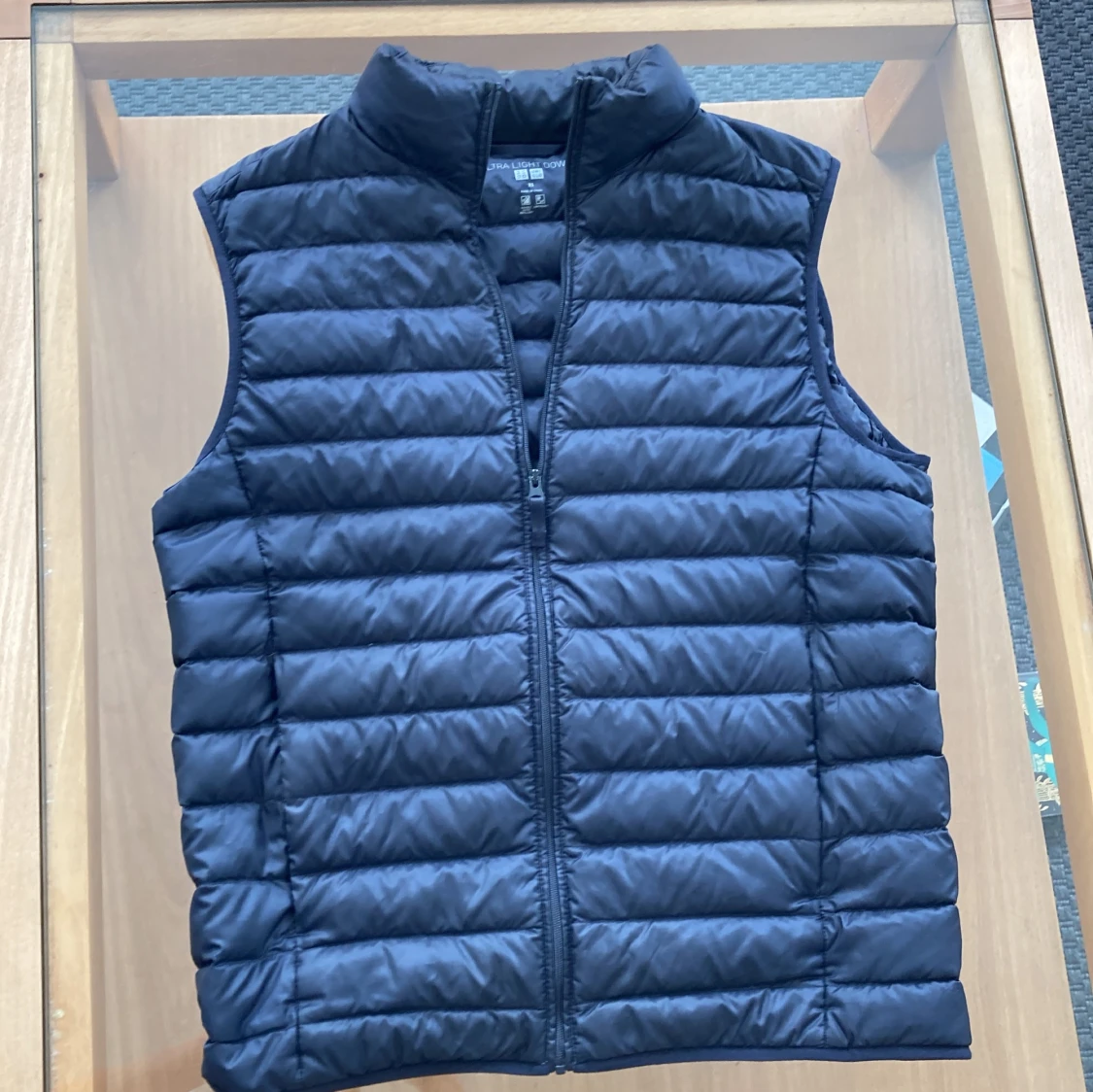 Mörkblå dunväst från Uniqlo - 1