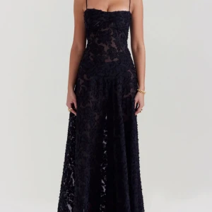 Balklänning - Så fin klänning med spets detaljer. Perfekt för t.ex bal💗