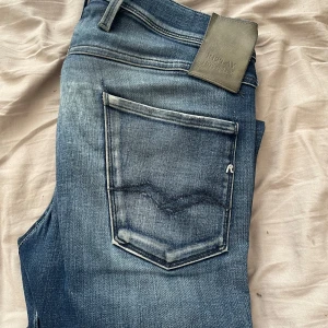 Replay hyperflex - Replay anbass hyper flex. Strl 32 priset går att diskutera. Metall R vid bak fickan