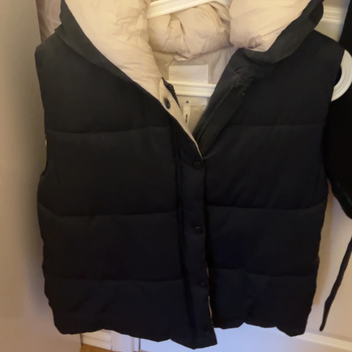 Svart dunväst från Object - 1