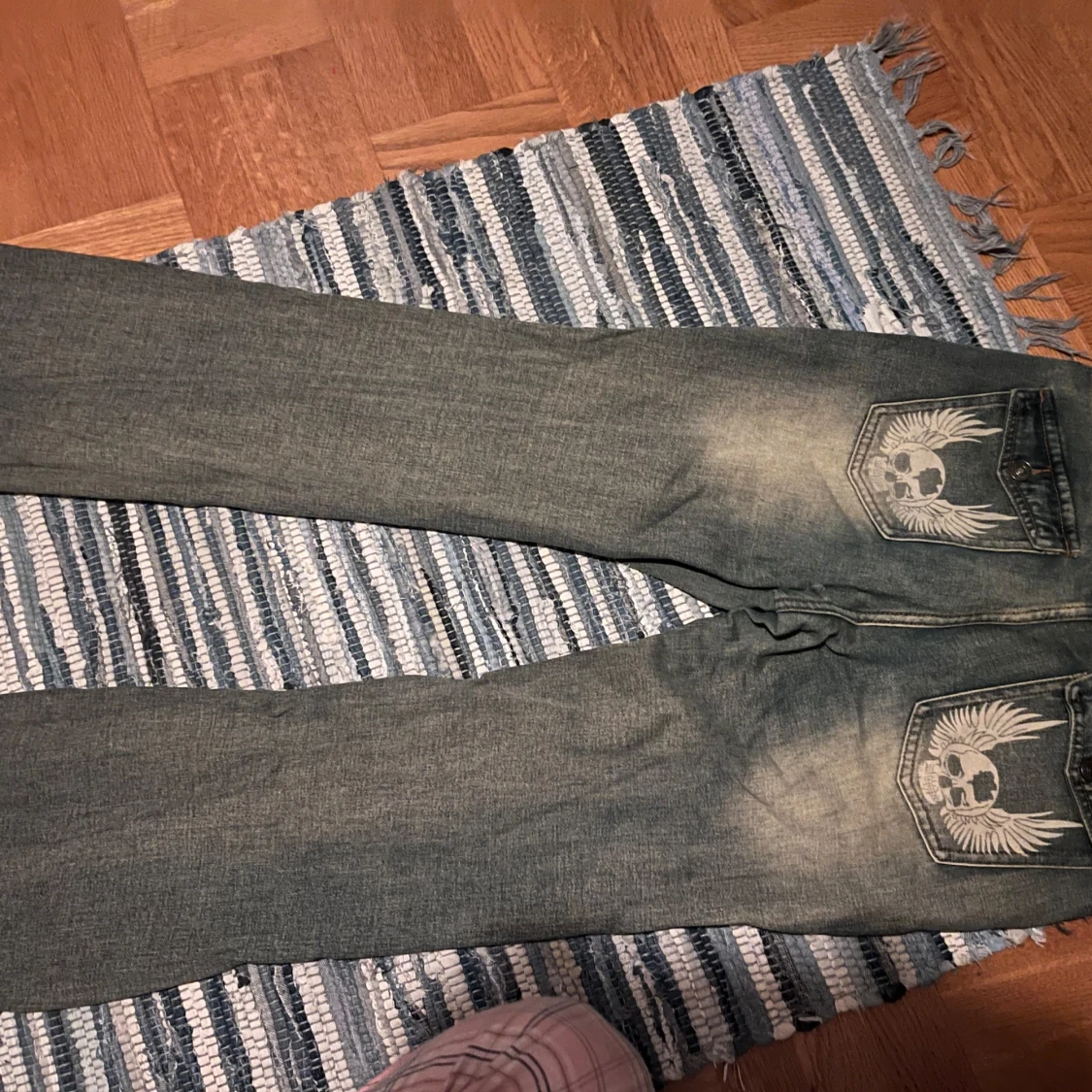 Jeans med dödskalletryck - 2