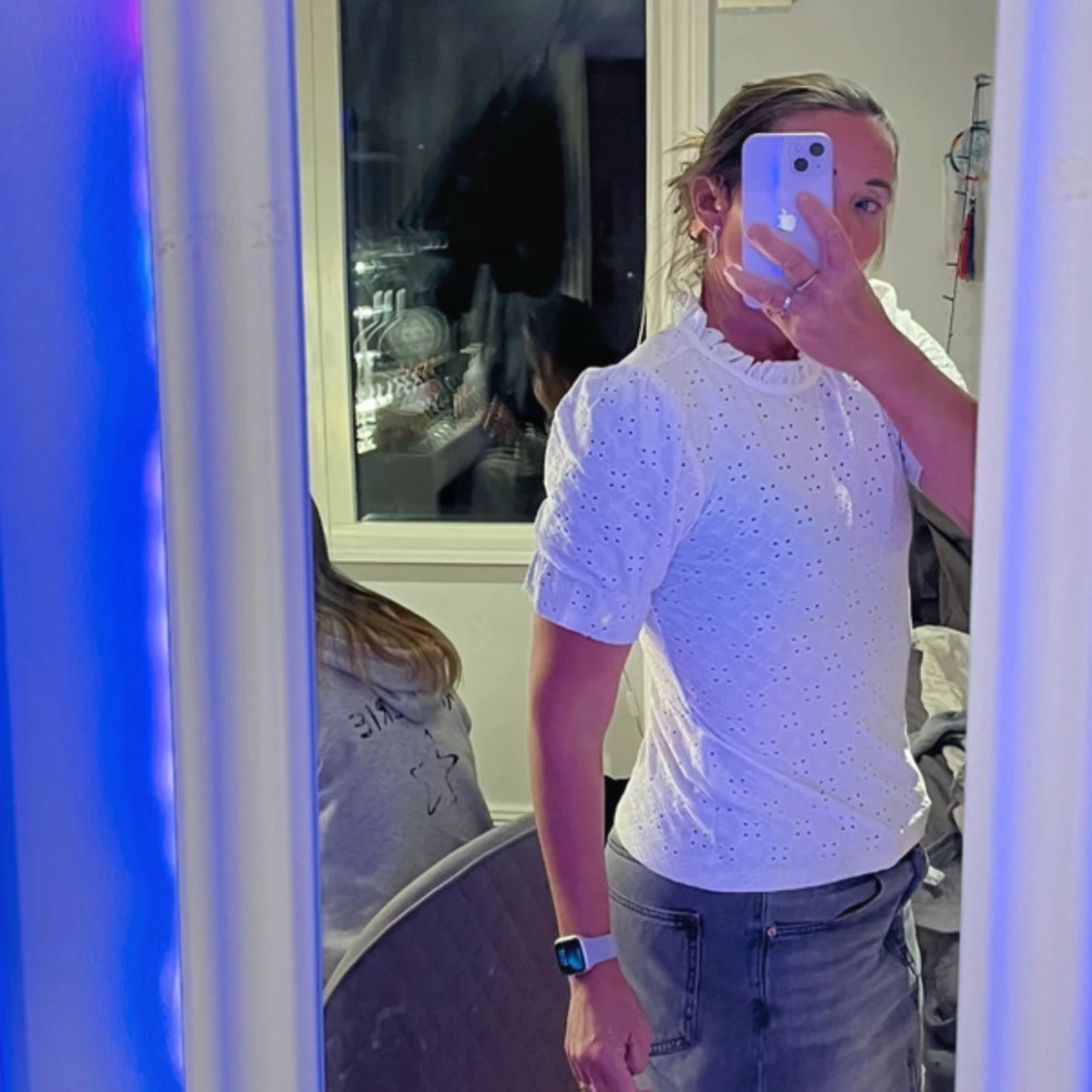 Vit blus med spetsdetaljer - 1