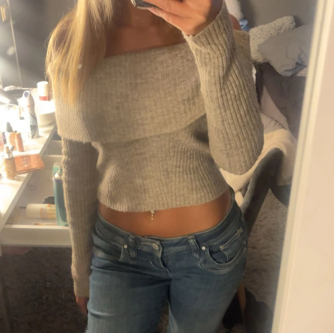 Beige ribbad offshoulder stickad topp - 1