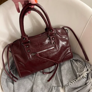 Balenciaga inspirerad handväska - Vinröd, jätte fint skick❣️❣️