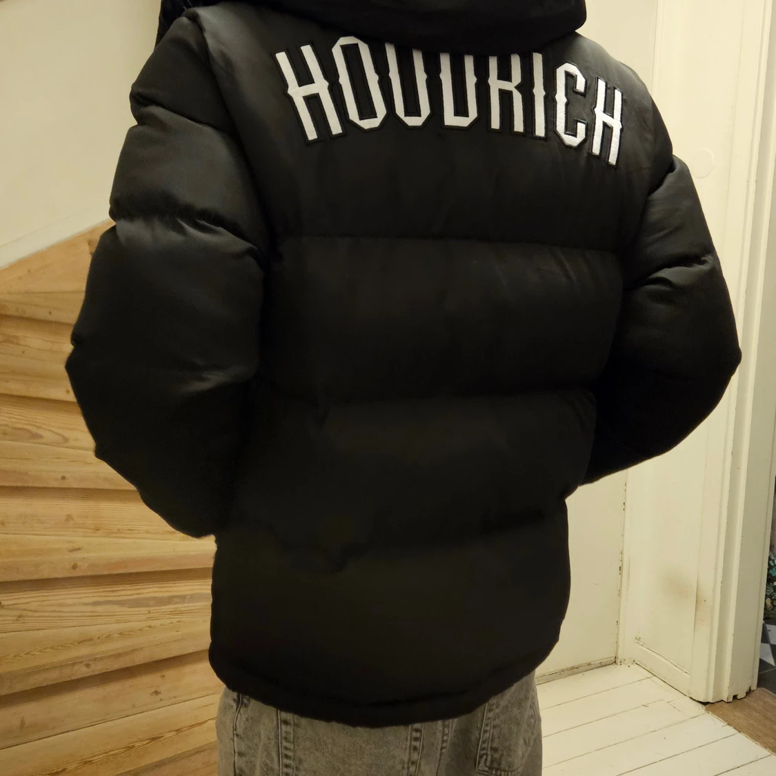 Svart pufferjacka från Hoodrich S