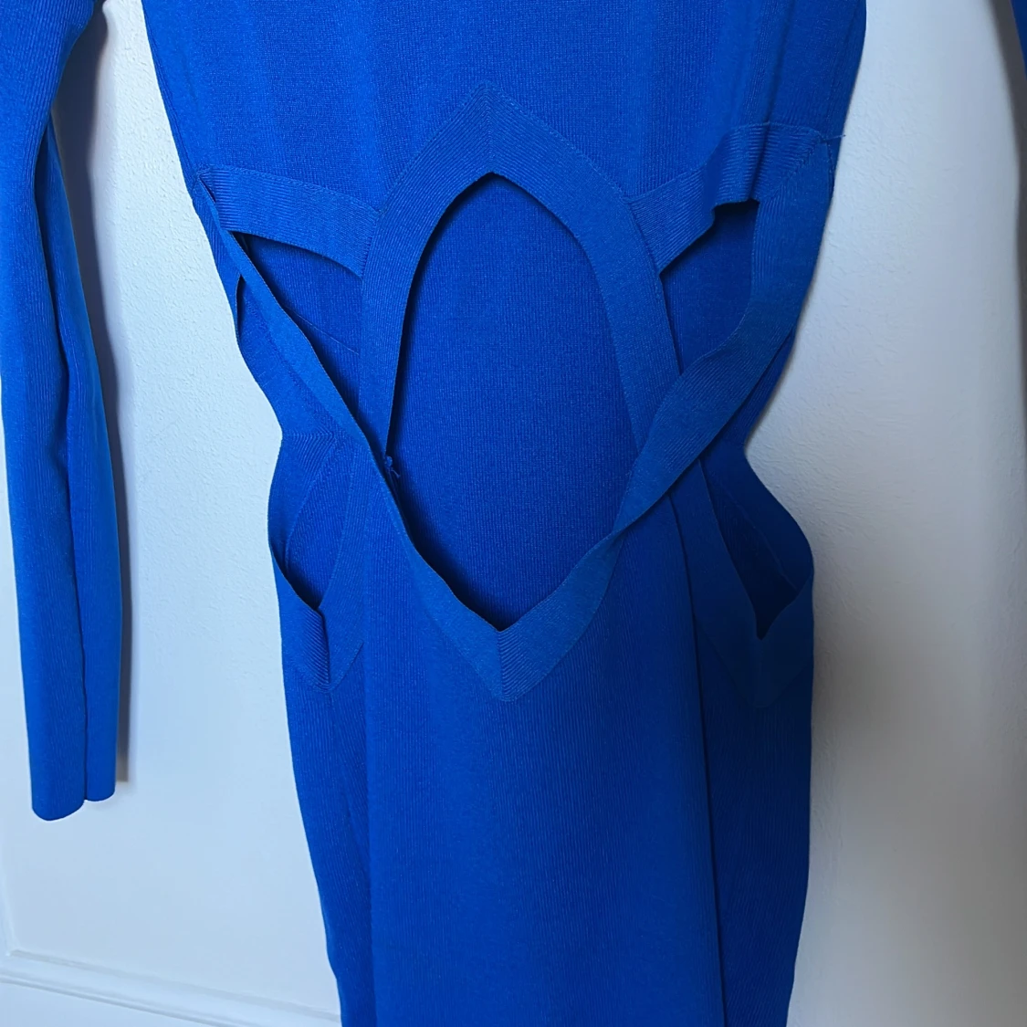 Blå långärmad cut out klänning Zara - 2