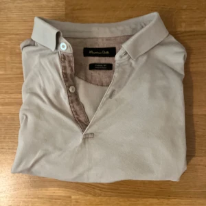 Massimo dutti Piké - Säljer denna fina Massimo dutti piké i storlek S och i mycket fint skick. Vid frågor är det bara att kontakta 🙏🏼