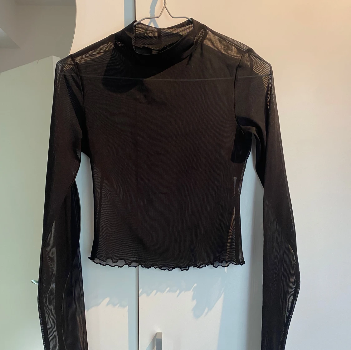 Svart mesh polotopp med lång ärm - 1