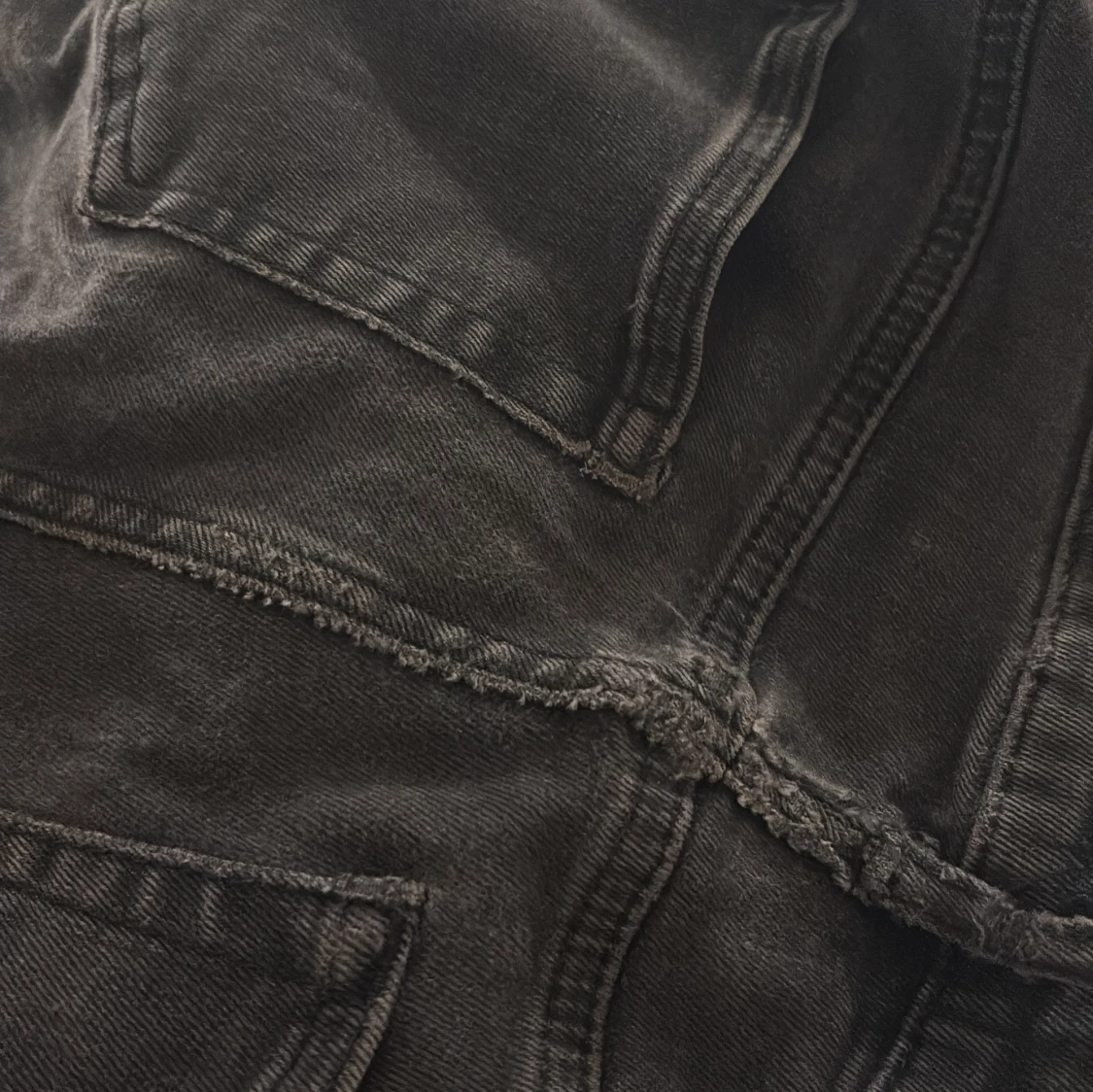 Svarta lågmidjade jeans  - 4