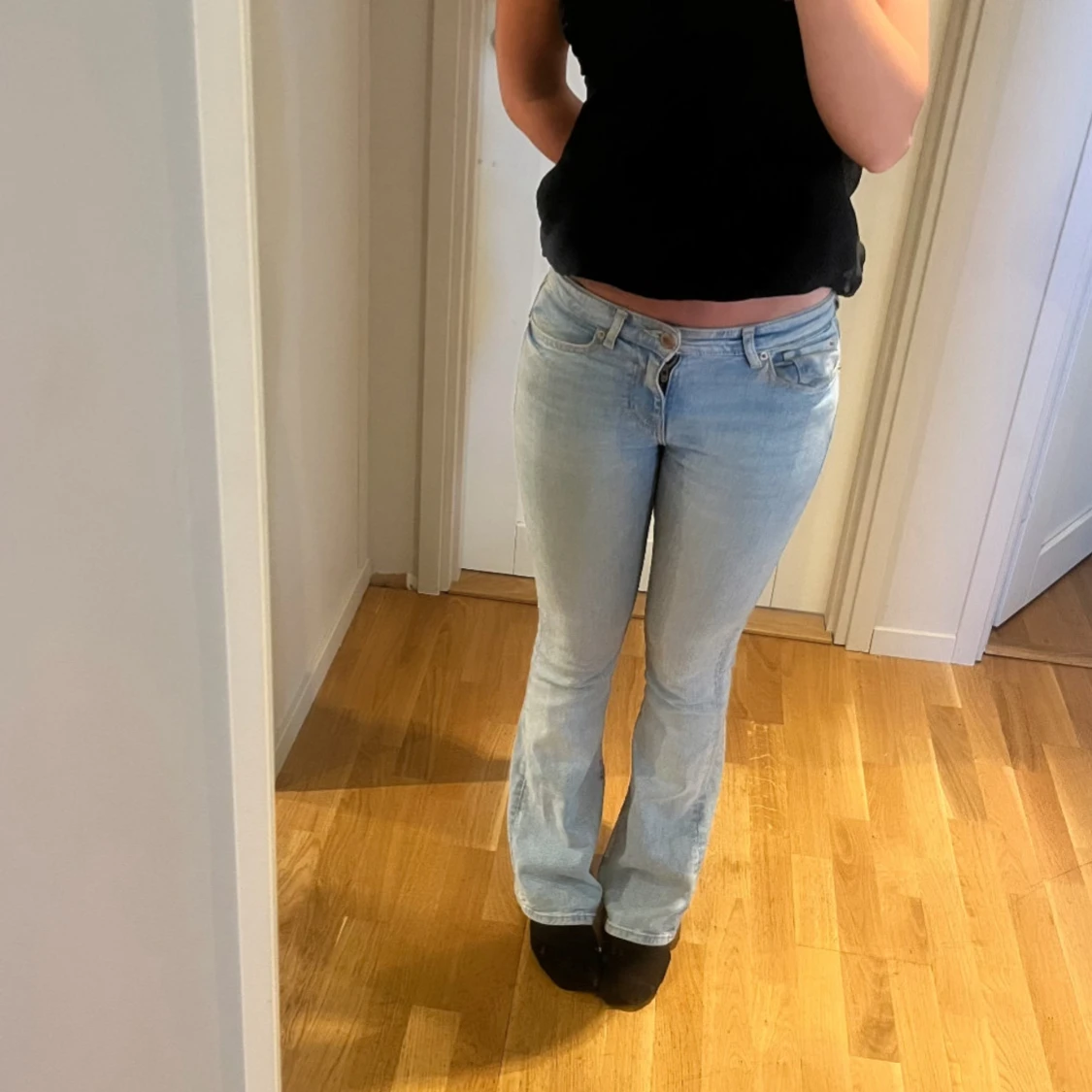 Ljusblå bootcut jeans