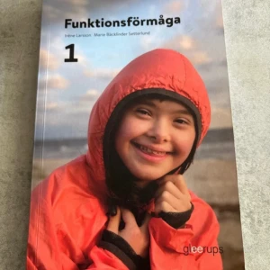 Böcker - Upptäck Funktionsförmåga 1 – en modern kursbok som ger dig insikt i samhällets stöd och bemötande för personer med funktionsnedsättning. Perfekt för dig som vill förstå och arbeta med vård, omsorg och inkludering. Engagerande och aktuell för unga vuxna.