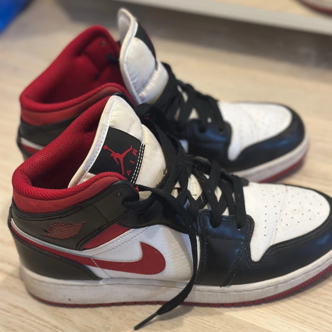 Nike Air Jordan 1 svart/vit/röd - 2