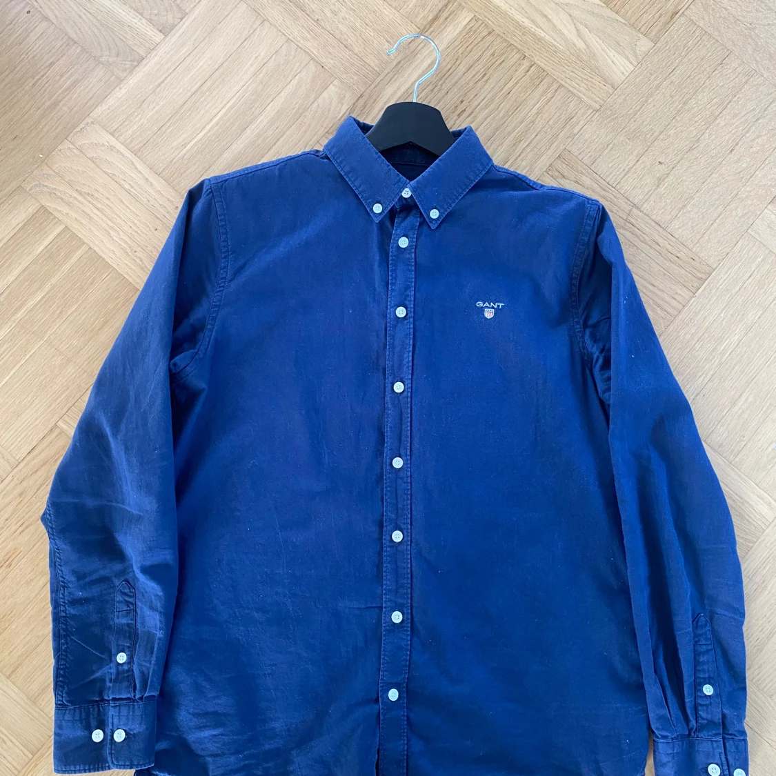 Marinblå bomullsskjorta från Gant - 1