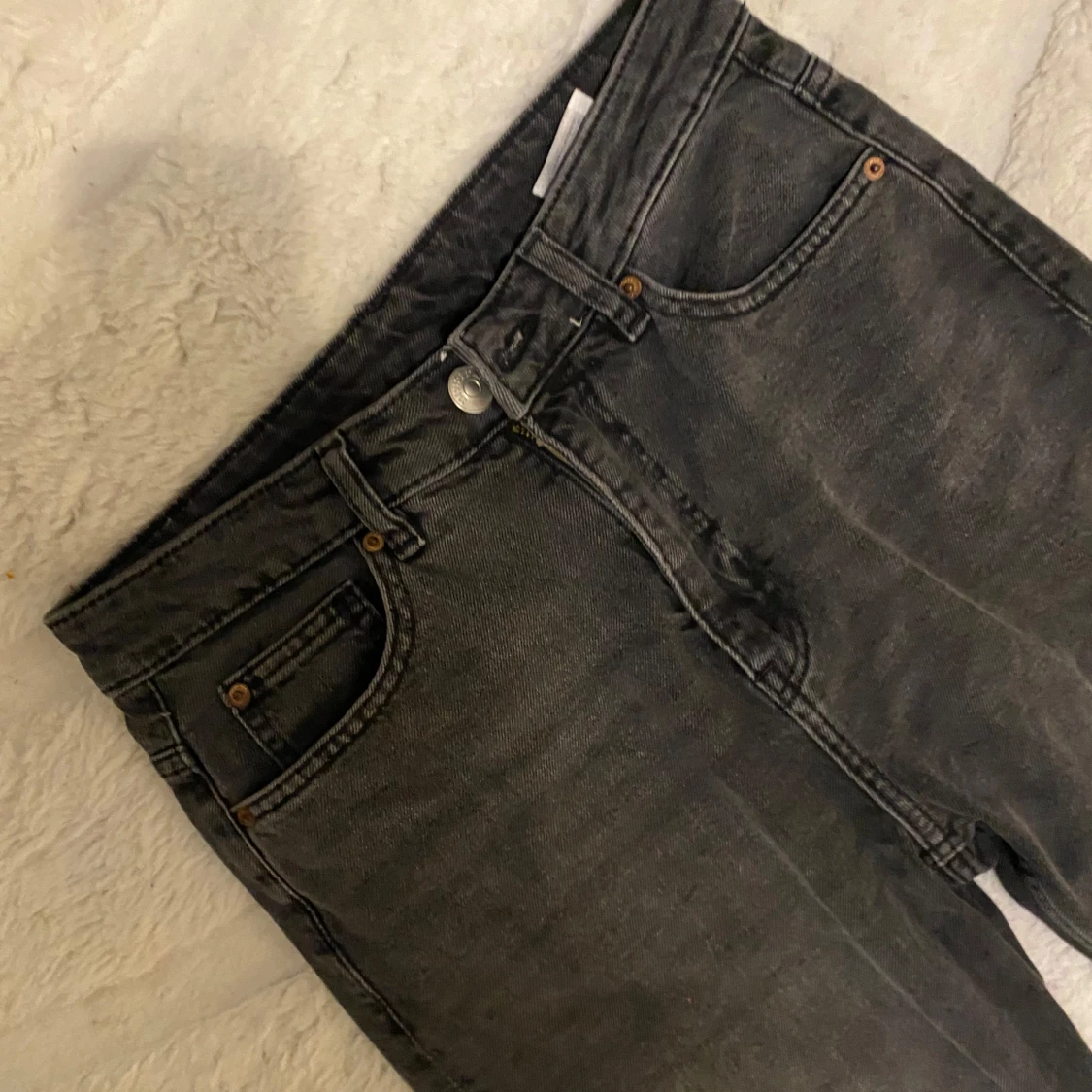 Svarta bootcut jeans från H&M - 1