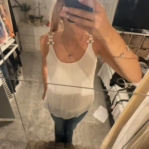 Linne  - Jätte gulligt linne med blom band, dubbel tyg och jätte skönt🥰