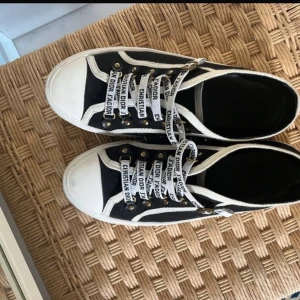 Dior sneakers - Super snygga dior skor, i superbra skick. Självklart äkta. Ställ frågor om ni är intresserade ❤️