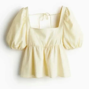 Söt gul topp hm - Jättesöt somrig topp topp från hm!!!