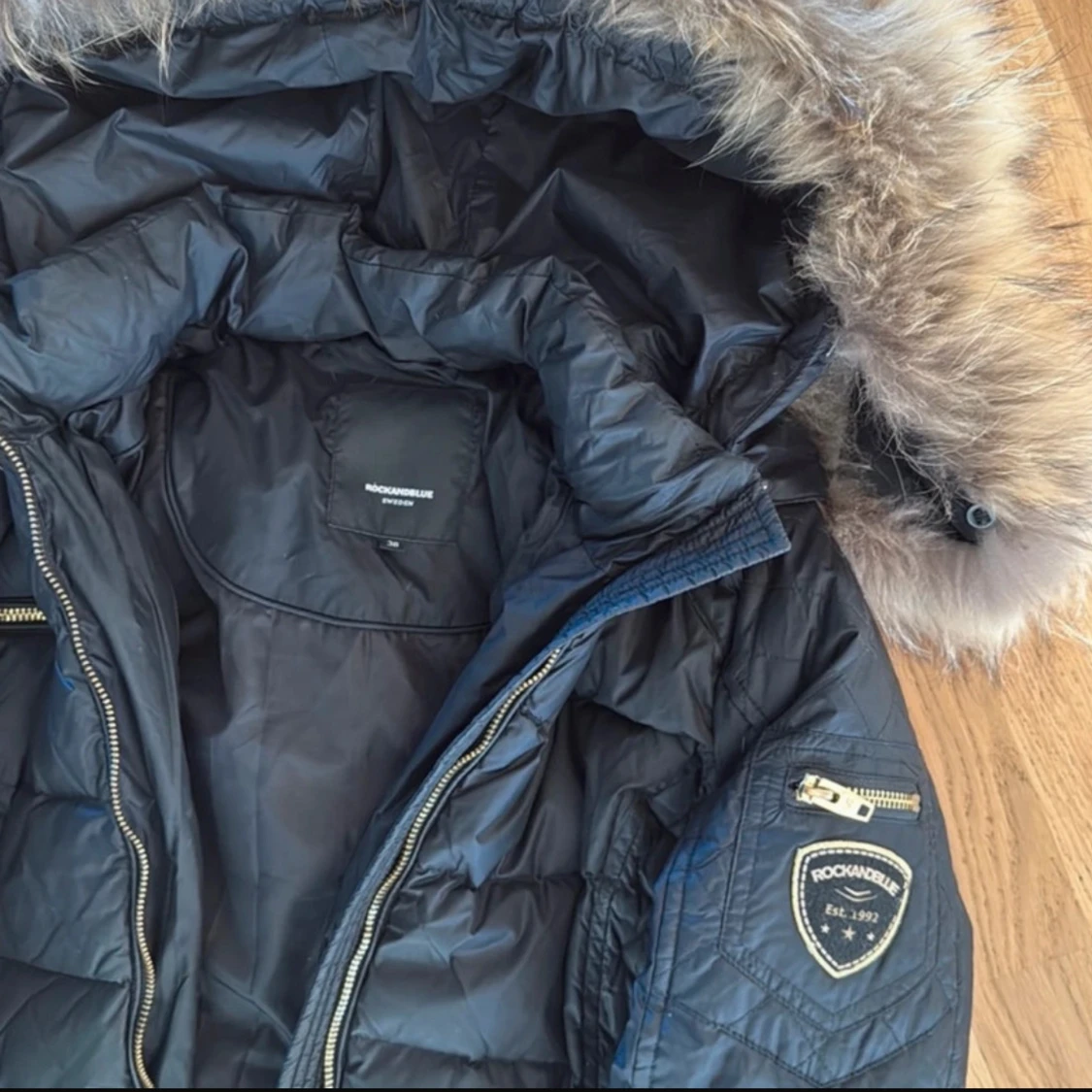 Svart dunjacka Rockandblue med fuskpäls - 3