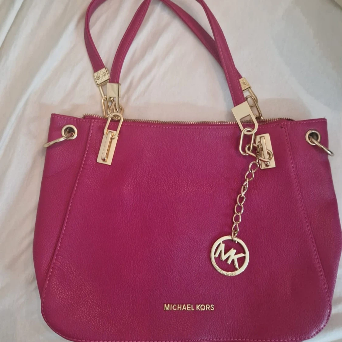 Rosa axelväska från Michael Kors