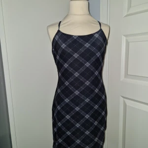 Y2K ALT Klänning - Rutig, flannel, åtsittande klänning.  Knappt använd.