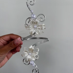 Armcuff  - 🌸Går att böja ut eller in för att få din perfekta passform 🌺Gör även customs!! Skicka in bild eller din idé så kan vi nog säkert lösa det 🥰