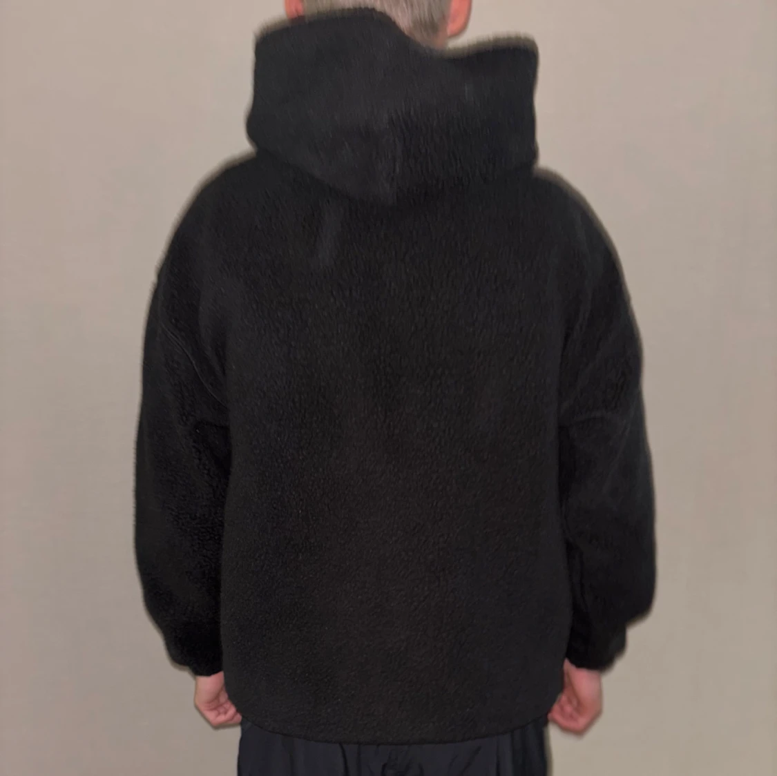 Svart fleece hoodie från Levi's - 1
