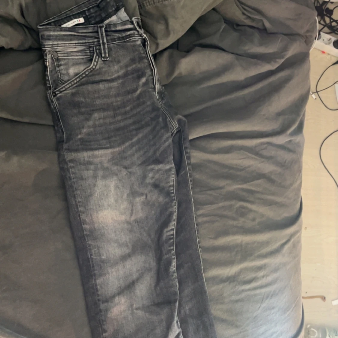 Gråa Jack n Jones Jeans - 1