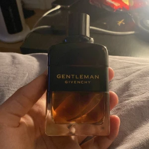 Givenchy Gentleman Réserve Privée EdP - Givenchy Gentleman Réserve Privée Eau de Parfum 75-85 ml , bra skick och ytterst lite använd , priset går att diskutera!