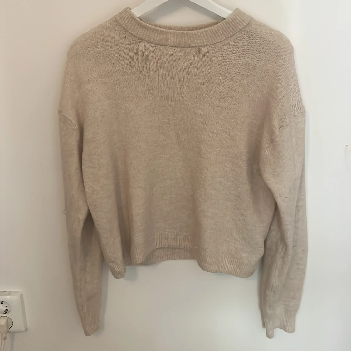Beige stickad tröja från H&M XS