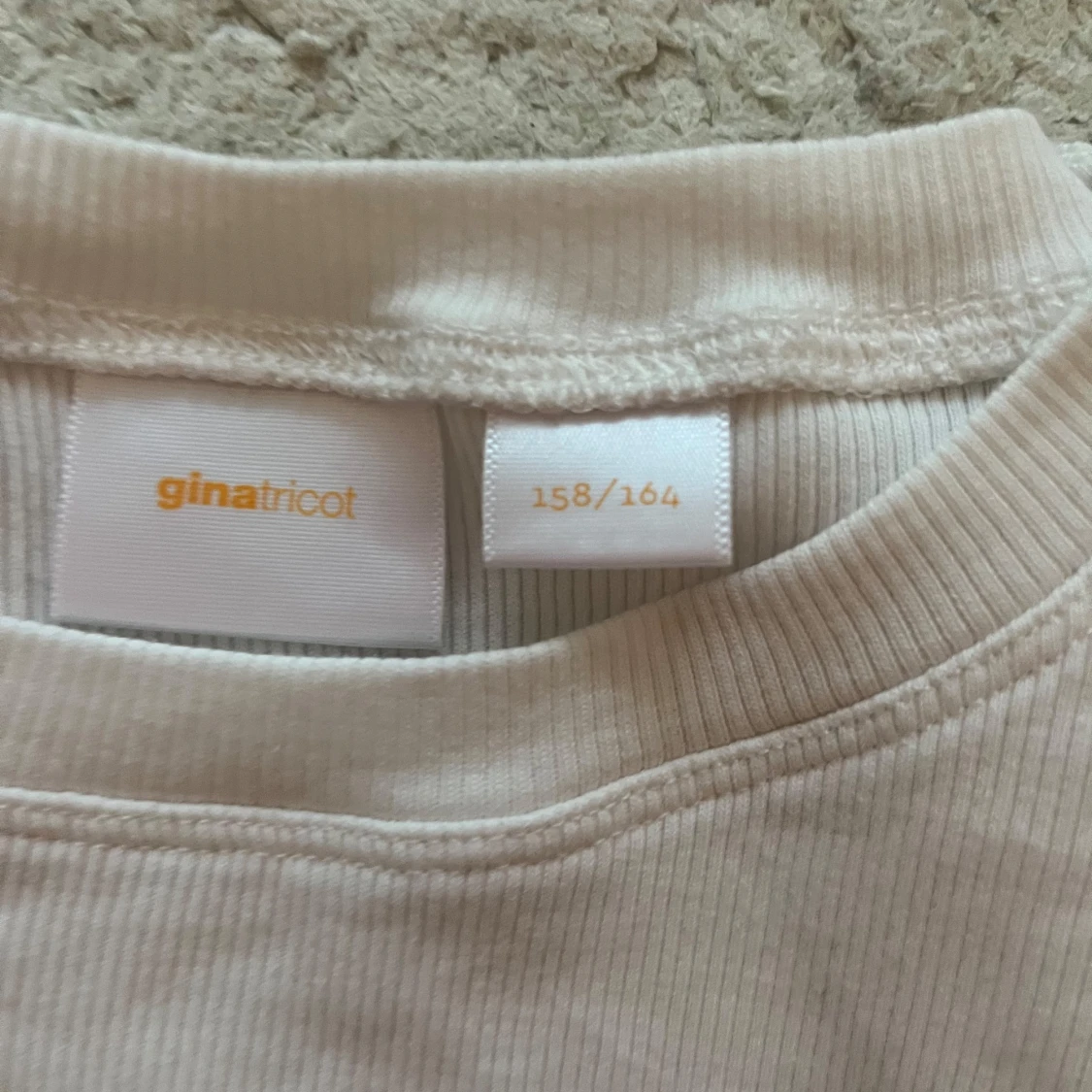 Vit topp med spetsärmar - 2