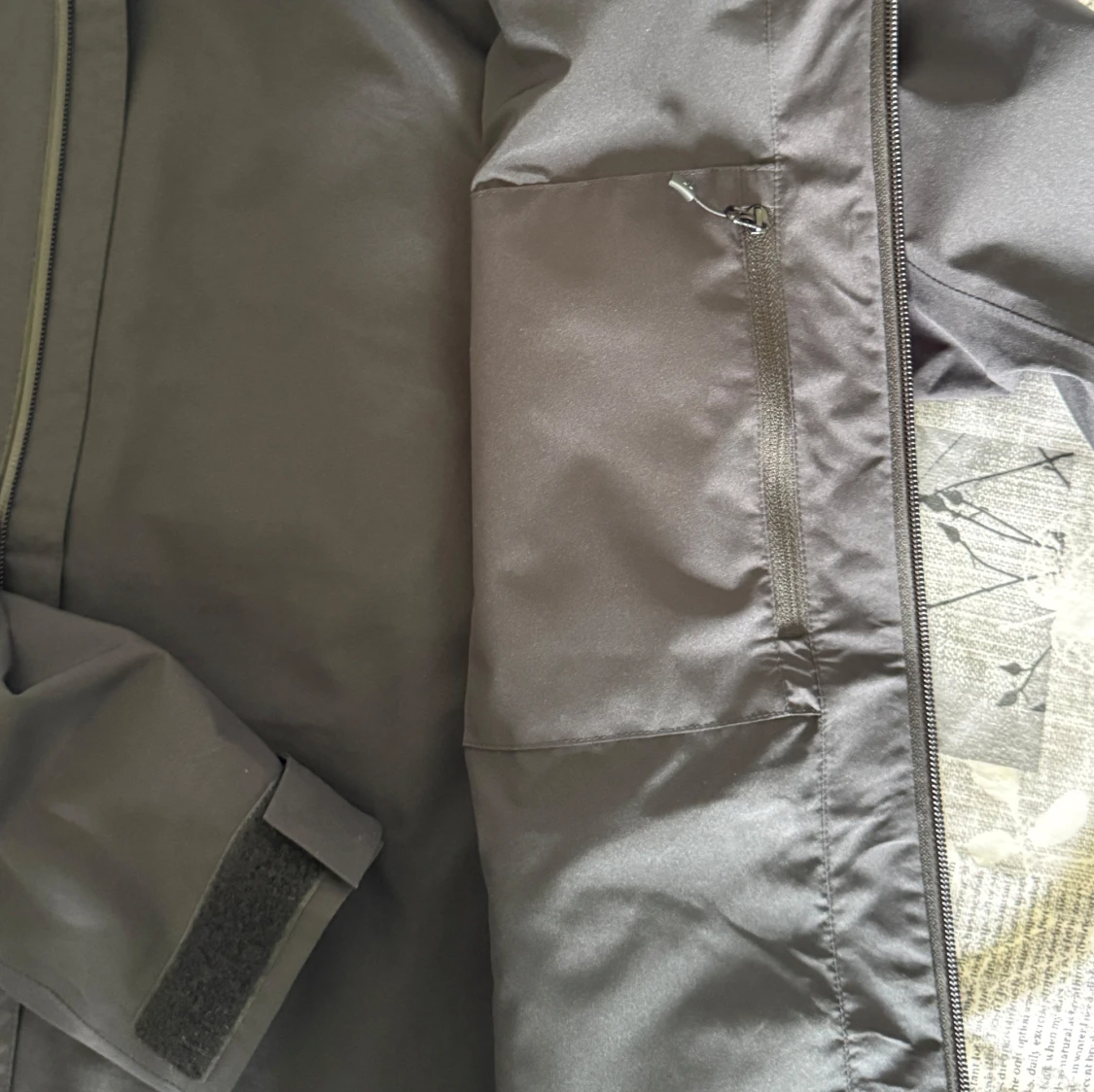 Svart regnjacka Haglöfs hellt ny - 3