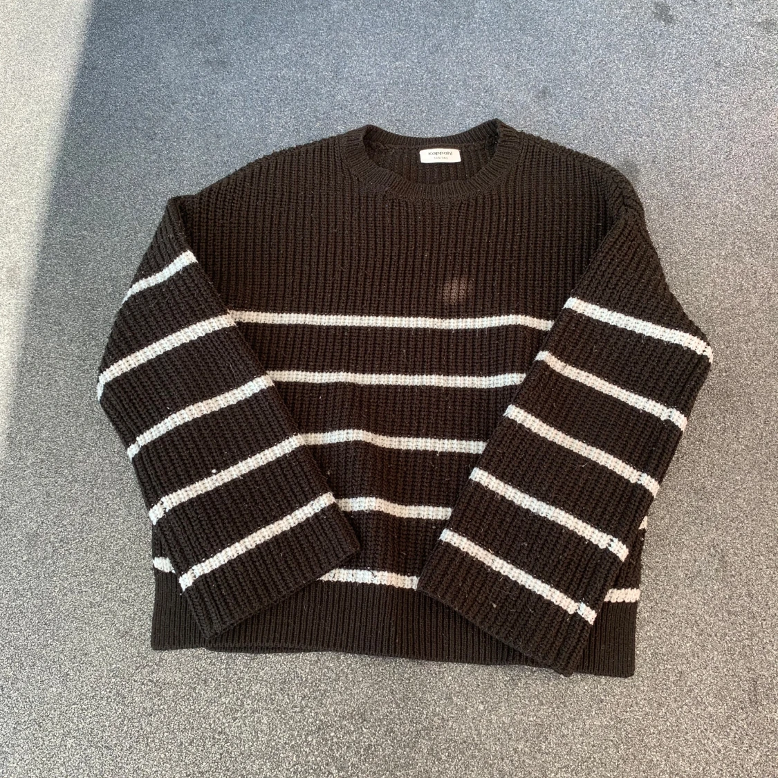 Randig stickad tröja från Kappahl