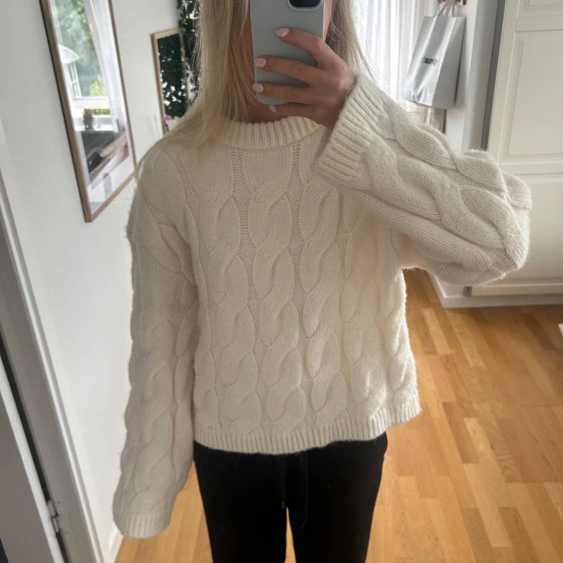 Vit stickad tröja - 1