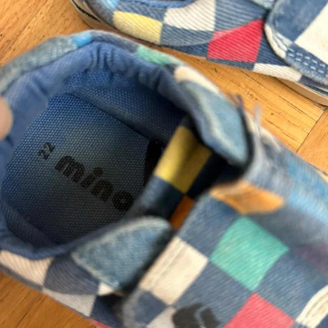 Färgglada rutiga sneakers från Minories - 3