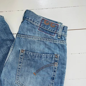 Dondup jeans W32 - Ljusblå Dondup jeans i väldigt bra skick. Storlek W32. Kom med frågor! 