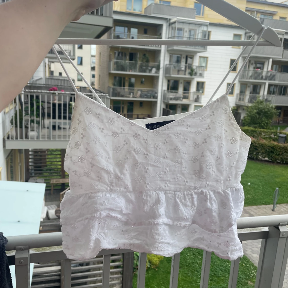 Vit broderad linnetopp från SHEIN