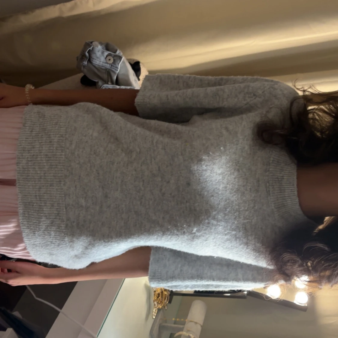 Ljusgrå stickad tröja