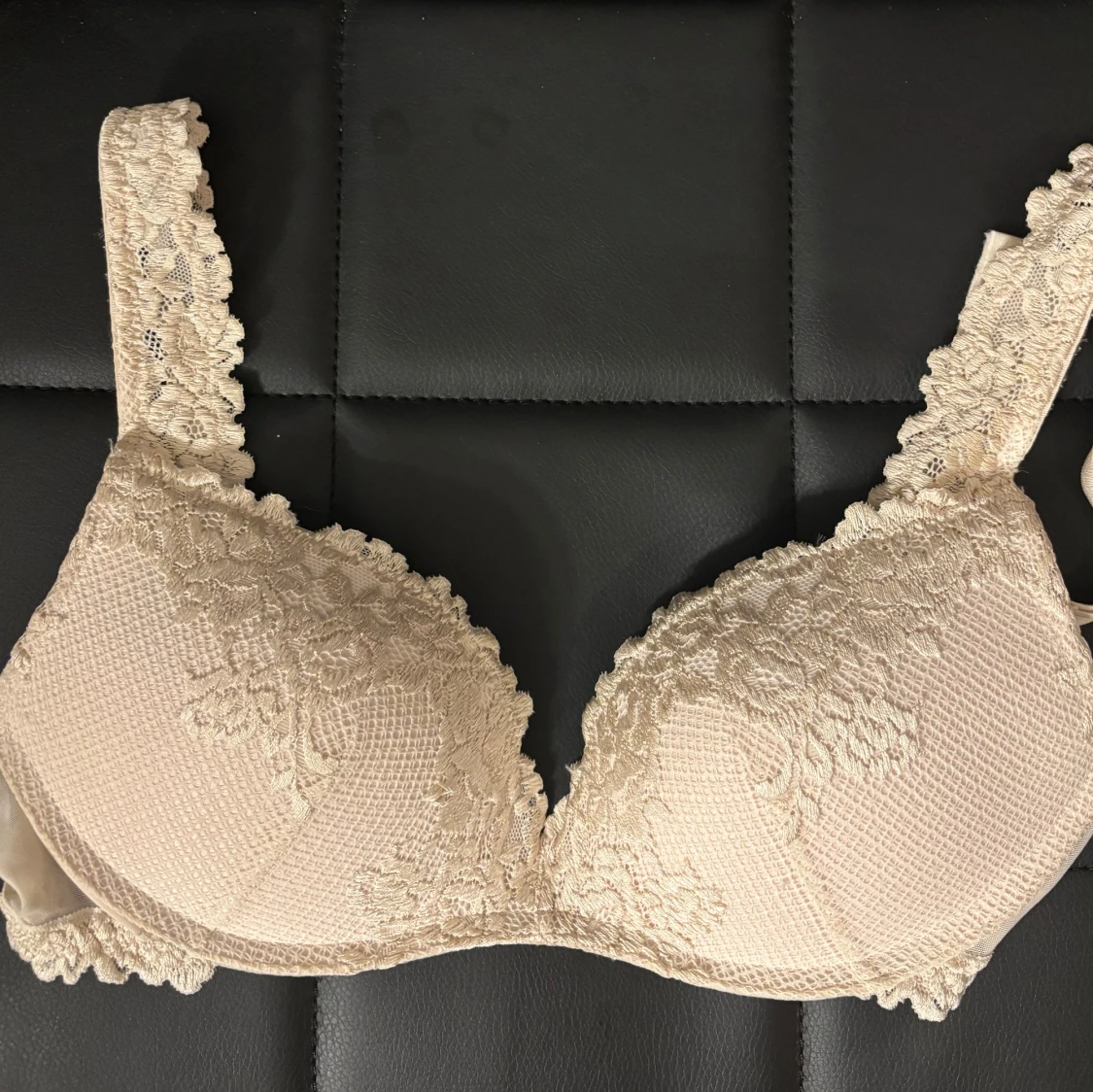 Beige spetsig intimissimi bh 