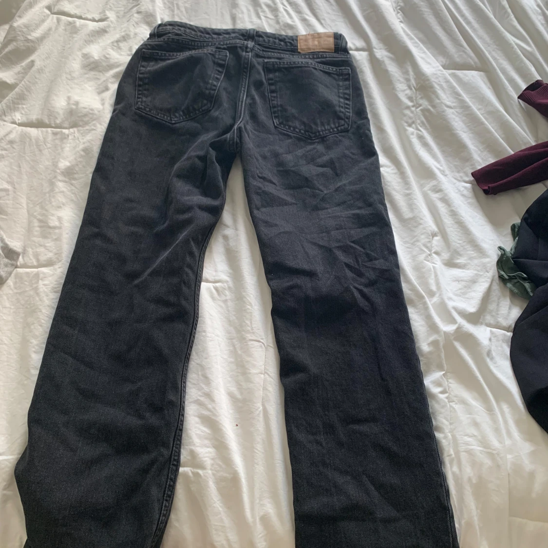 Svarta straight jeans från Weekday - 1
