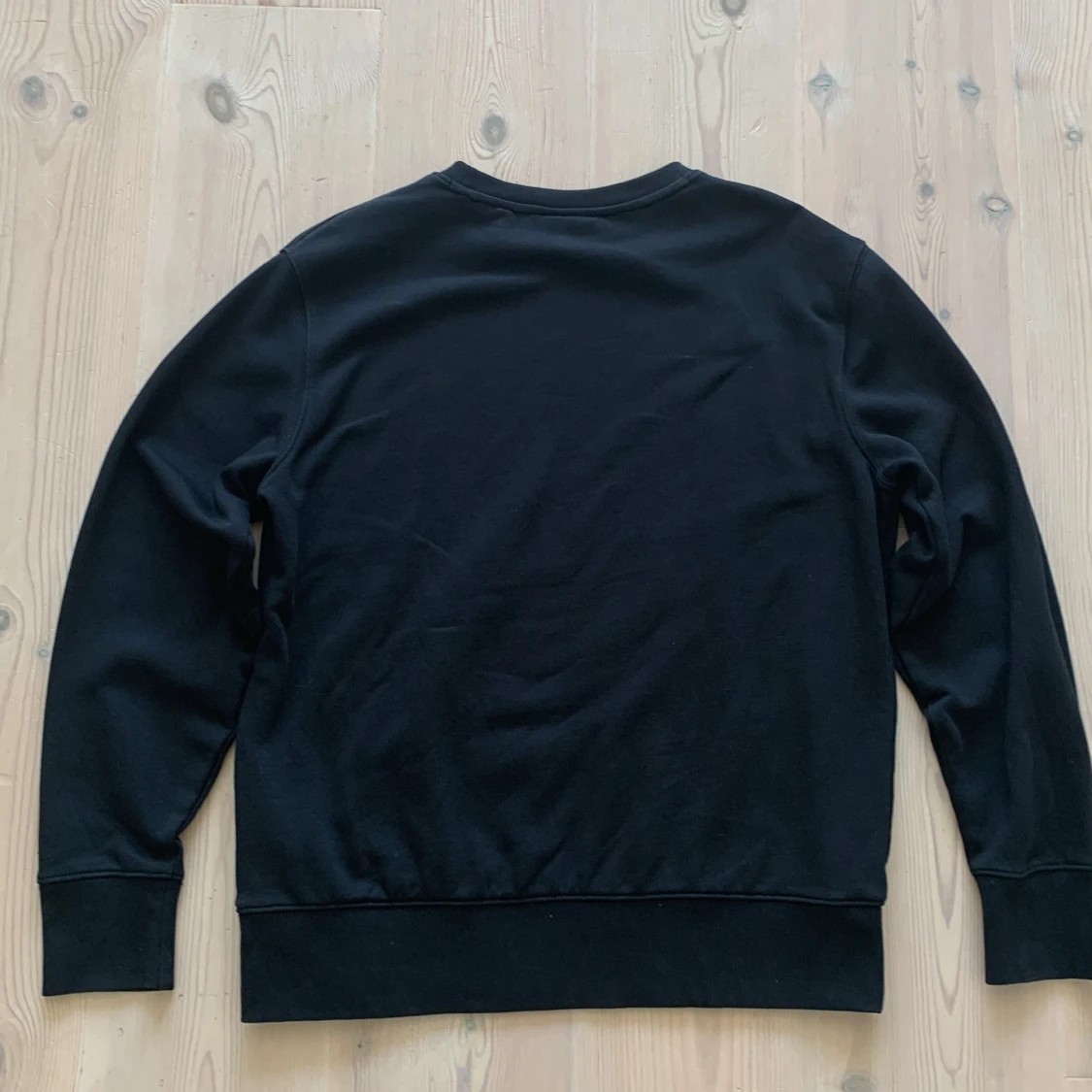 Svart sweatshirt från GANT - 1