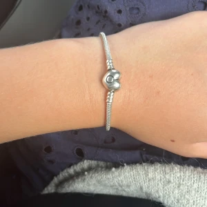 Pandora armband - Någon som vill byta mitt Pandora armband mot ett som är 18cm, då det är lite för litet.