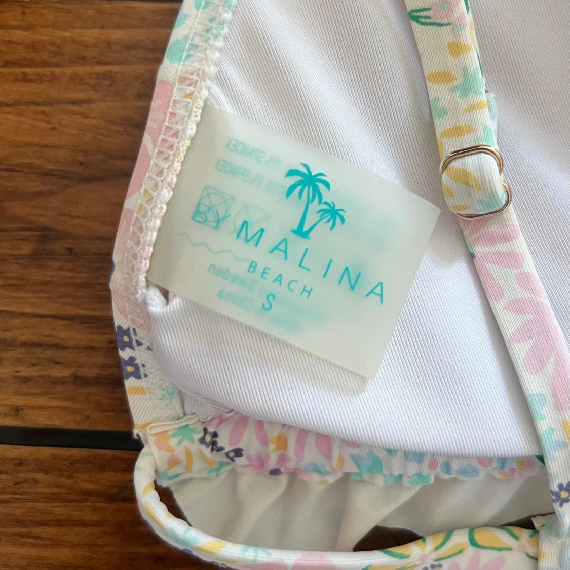 Söt bikini med volanger och blommigt mönster - 4