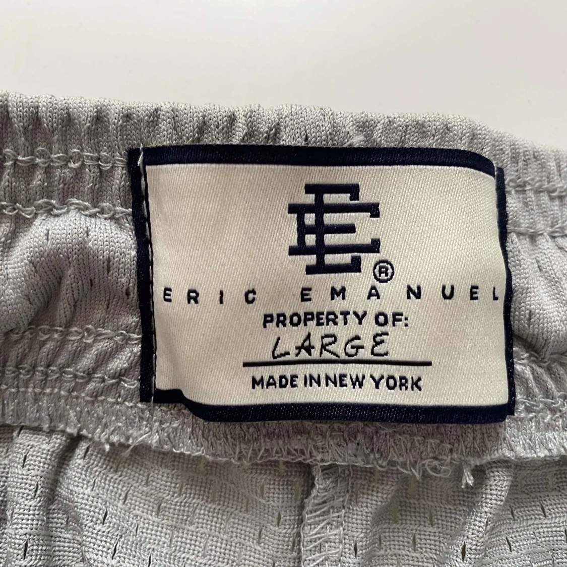 Grå mesh shorts med tryck - 2