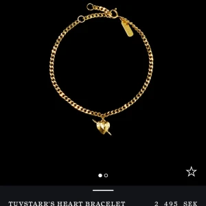 MARIA NILSDOTTER ARMBAND - Säljer detta armbandet då de ej används. Väldigt bra skick och sällan använd. Allt guld kvar och boxarna❤️