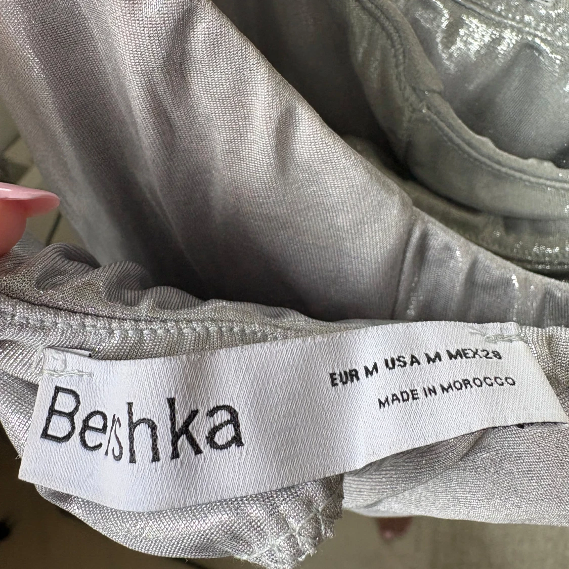 Glittrig silver klänning med tunna band - 4