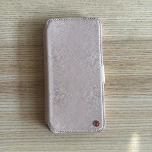 Rosa mobilskal - Den har en fläck på baksidan men syns knappast. Det är till en Samsung.